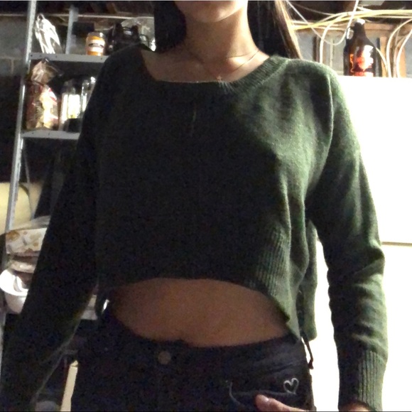 Super Cute Olive green cropped sweater - Picture 1 of 3